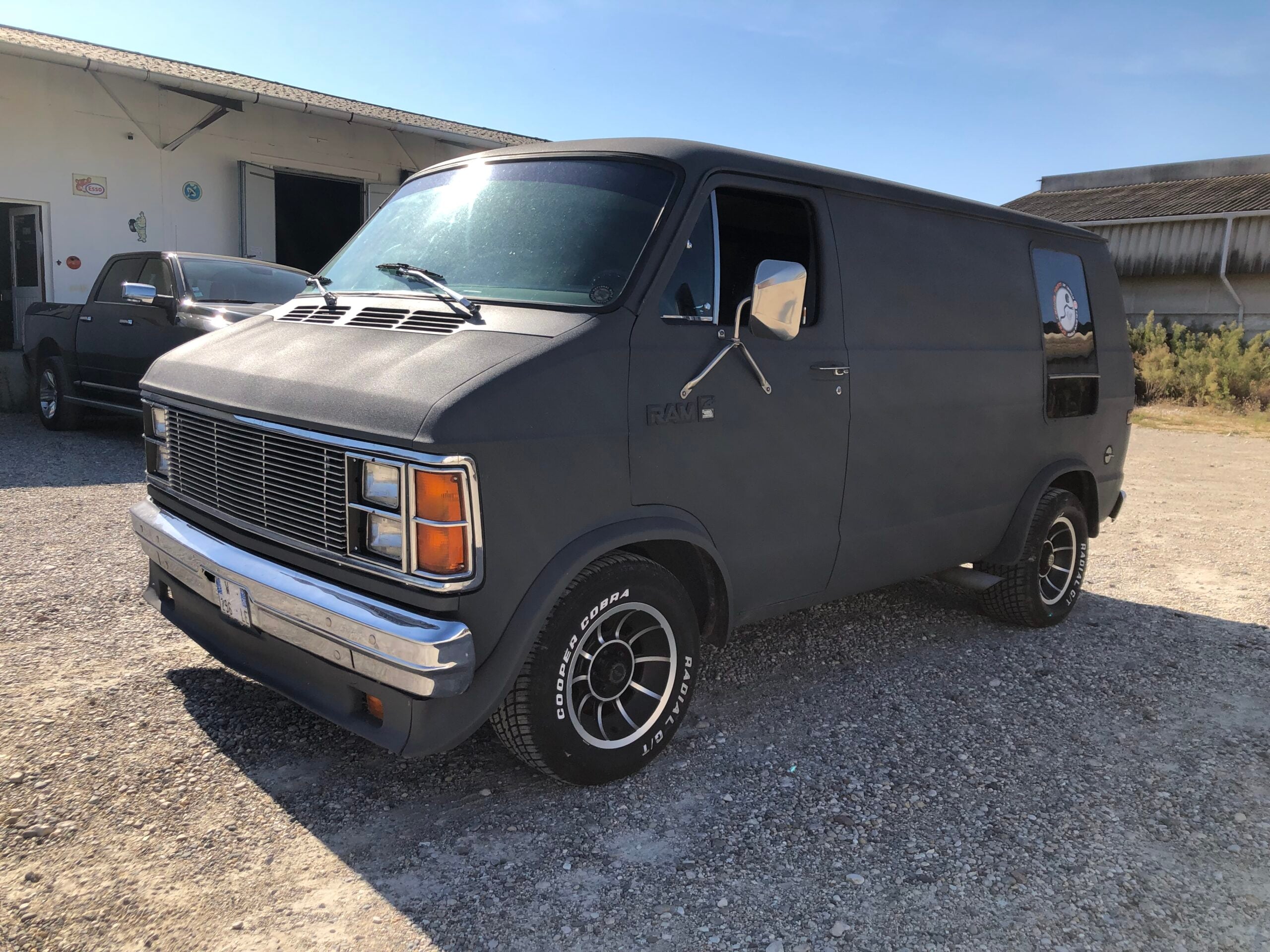 Dodge B250